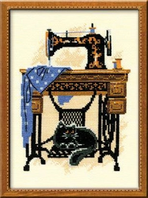 Cat with Sewing Machine / RL857