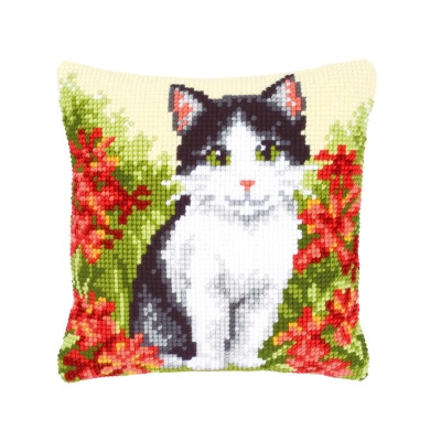 Cat in Flower Field Cushion / PNV143701