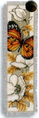 Butterfly on Flowers V / PNV145352