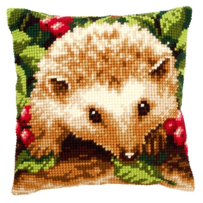 Hedgehog with Berries Pillow / PNV146403