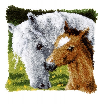 Horse and Foal Pillow / PNV146759