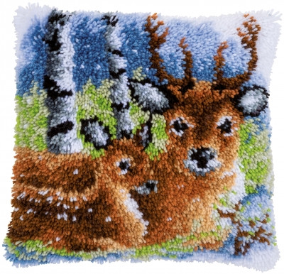 Deer in the Snow Cushion - Latch Hook / PNV153593