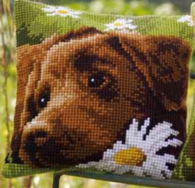 Chocolate Labrador Cushion / PNV153855