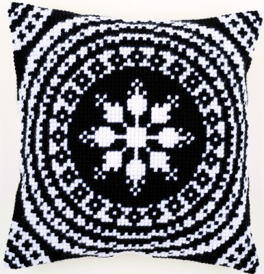 Black & White Cushion / PNV155757