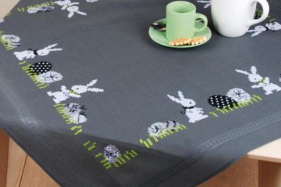 Easter Eggs & Bunnies - Tablecloth / PNV170167