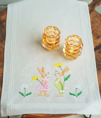 Easter Rabbits Table Runner / PNV196679