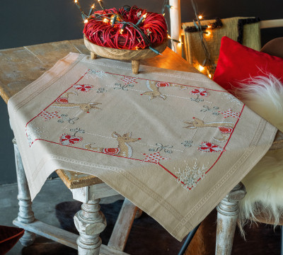 Reindeer In Christmas Spirit Tablecloth / PNV198058