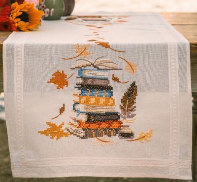 Books & Autumn Leaves - Tablerunner / PNV201757