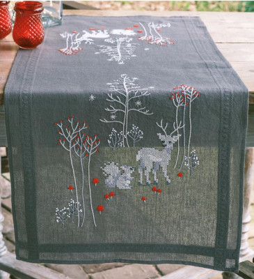 Forest Animals in Winter - Table Runner / PNV201768