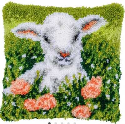 Cat In Tree Cushion - Latch Hook / PNV204539