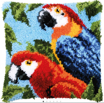 Parrots Cushion - Latch Hook / PNV206649