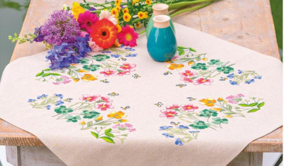 Meadow Flowers Tablecloth / PNV222512