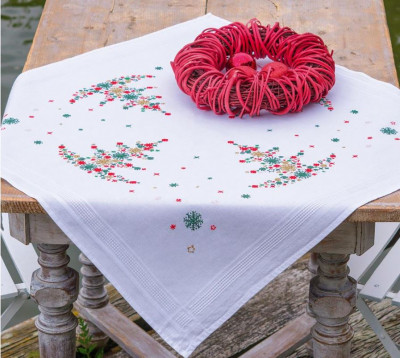 Christmas Tree with Decoration - Tablecloth / PNV227467