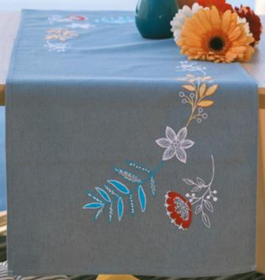 Flowers & Twigs Table Runner / PNV231649