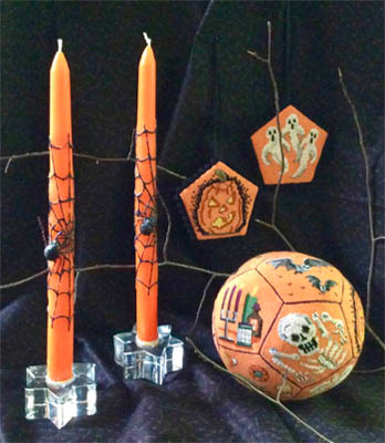 Halloween Ball / Amaryllis Artworks