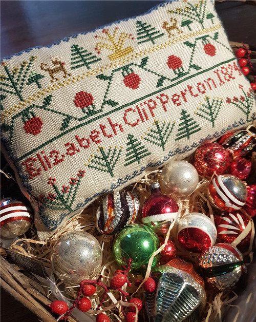 Elizabeth Clipperton's Christmas Cushion, 1824 / Crowsfeetstitching