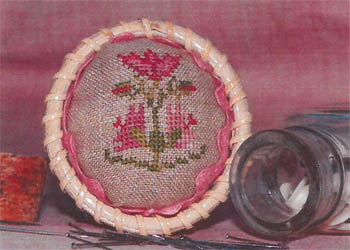 Flower Pincushion Topper (w/rick rack) / Dames Of The Needle