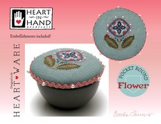 Pocket Round: Flower / Heart In Hand Needleart