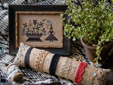 A Lady's Trimkeep & Companion / Plum Street Samplers