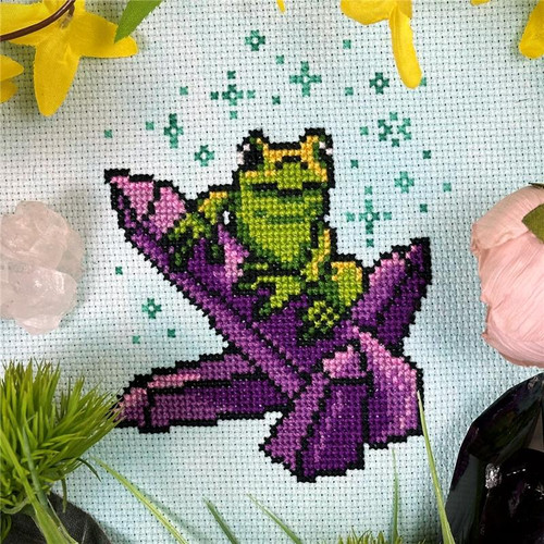 Crystal Frog / The Stitch Crypt
