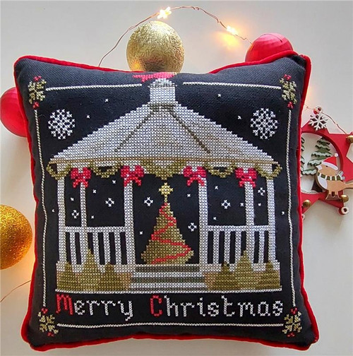 Christmas Gazebo / Twin Peak Primitives