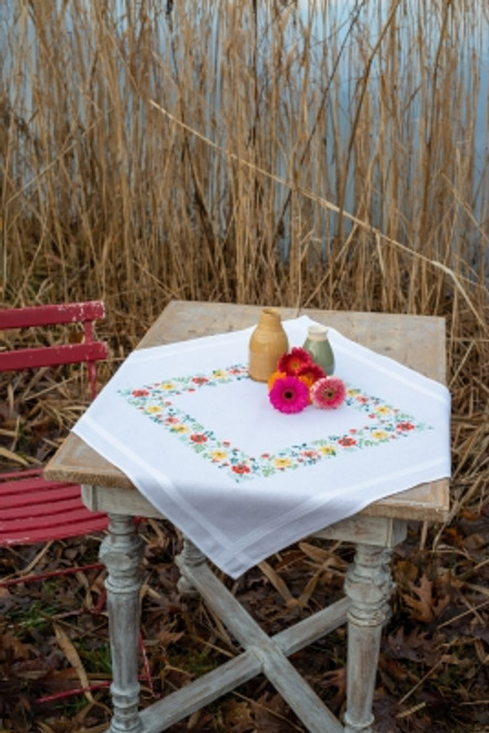 Fresh Flowers Table Cloth / Vervaco / PNV169697