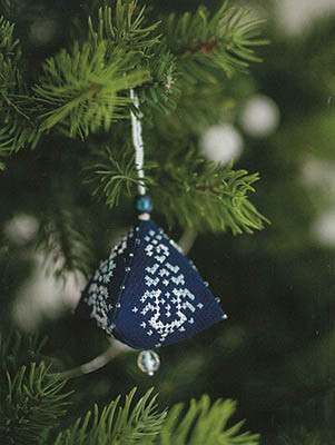 Teardrop Bells 3D Christmas Tree Ornament / Cotton Pixels