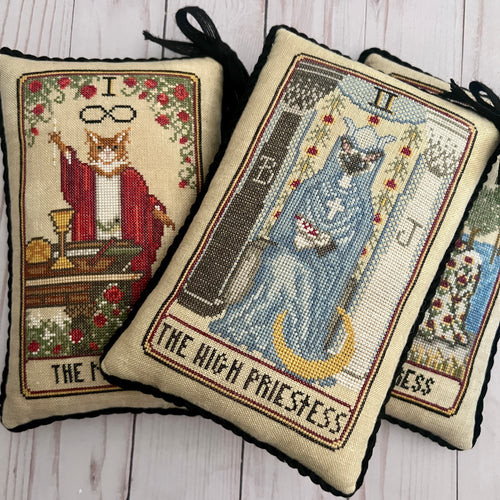 Cat Tarot II - The High Priestess / Dirty Annieâ€™s