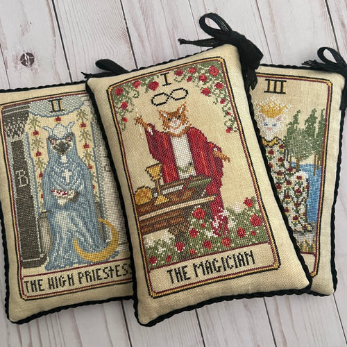 Cat Tarot I - The Magician / Dirty Annieâ€™s