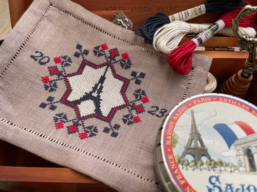 Le Tricolor Sampler and Sajou Collectible Tin / Elegant Thread, The