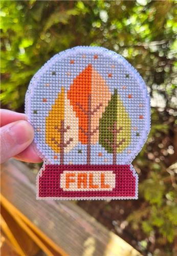 Snow Globe Fall / Cute Embroidery By Kate