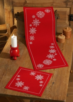 Snowflakes Table Topper (front) / Permin / 104621