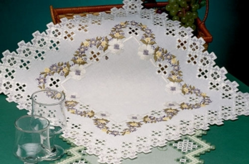 Hardanger Table Topper / Permin / 108716