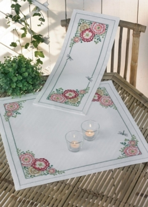 Hollyhock Table Runner  (top) / Permin / 633871