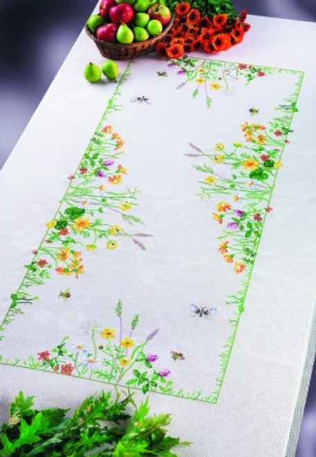 Flowers by the Wayside Tablecloth / Permin / 581394