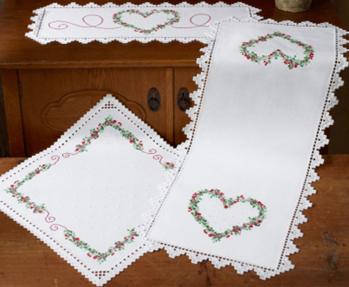 Hardanger Berries -  Table Runner - Two Hearts (right) / Permin / 751606
