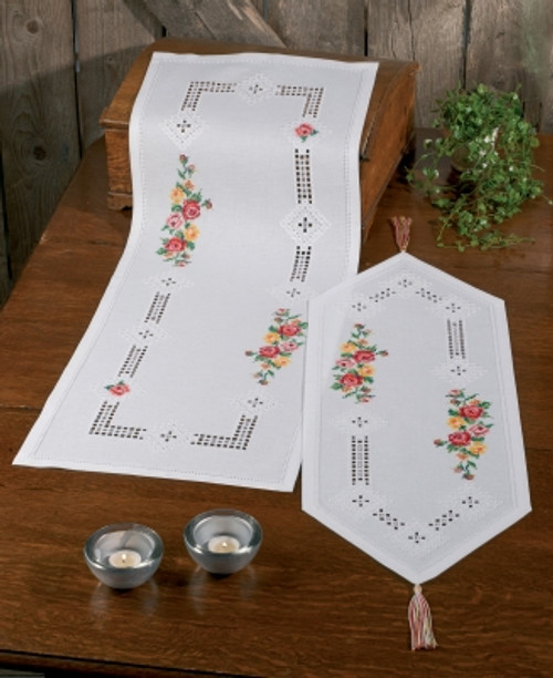 Handanger with Roses - Table Runner (left) / Permin / 757872