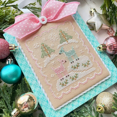 Christmas Deer (11/12) - Pastel Collection Ornaments / Country Cottage Needleworks