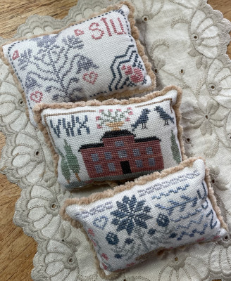 Sampler Petites One / From The Heart Needleart