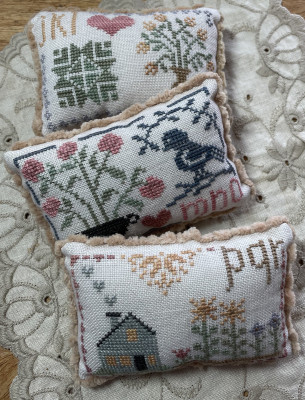 Sampler Petites Two / From The Heart Needleart