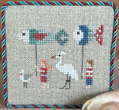 Seaside Frill / Heart In Hand Needleart