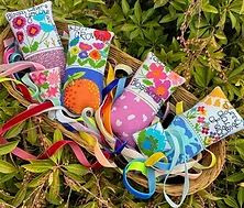 Flower Burst Fling Book  / Luhu Stitches