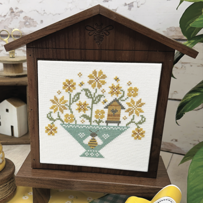 Honey Bee Basket / Primrose Cottage Stitches