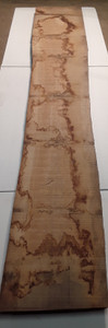 HARDWOOD SAWN TIMBER AIR DRIED WANEY EDGE / LIVE EDGE OAK BOARD / PLANK OFFCUT HARDWOOD SAWN TIMBER AIR DRIED WANEY EDGE / LIVE EDGE OAK BOARD / PLANK OFFCUT