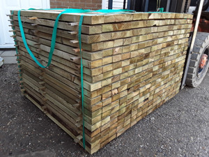 FRESH CUT SAWN SOFTWOOD TREATED MIXED LARCH / DOUGLAS FIR PALLINGS / TIMBER OFFCUTS FRESH CUT SAWN SOFTWOOD TREATED MIXED LARCH / DOUGLAS FIR PALLINGS / TIMBER OFFCUTS