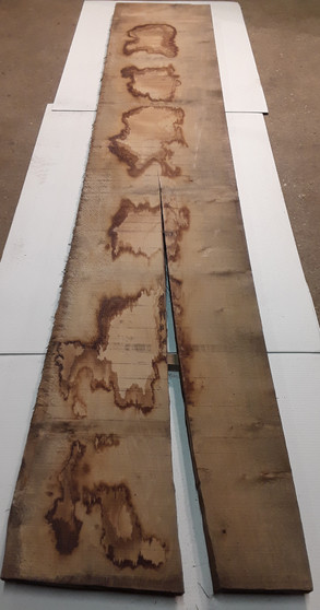 HARDWOOD DRIED SAWN WANEY EDGE / LIVE EDGE TIMBER ENGLISH OAK BOARD / PLANK OFFCUT