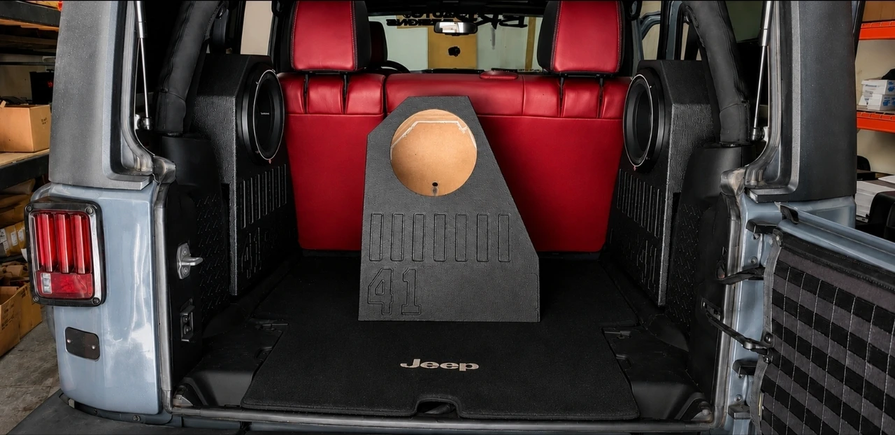 2007-2018 Jeep Wrangler JKU Dual 10" Subwoofer & Amplifier Combo / Rockford Fosgate