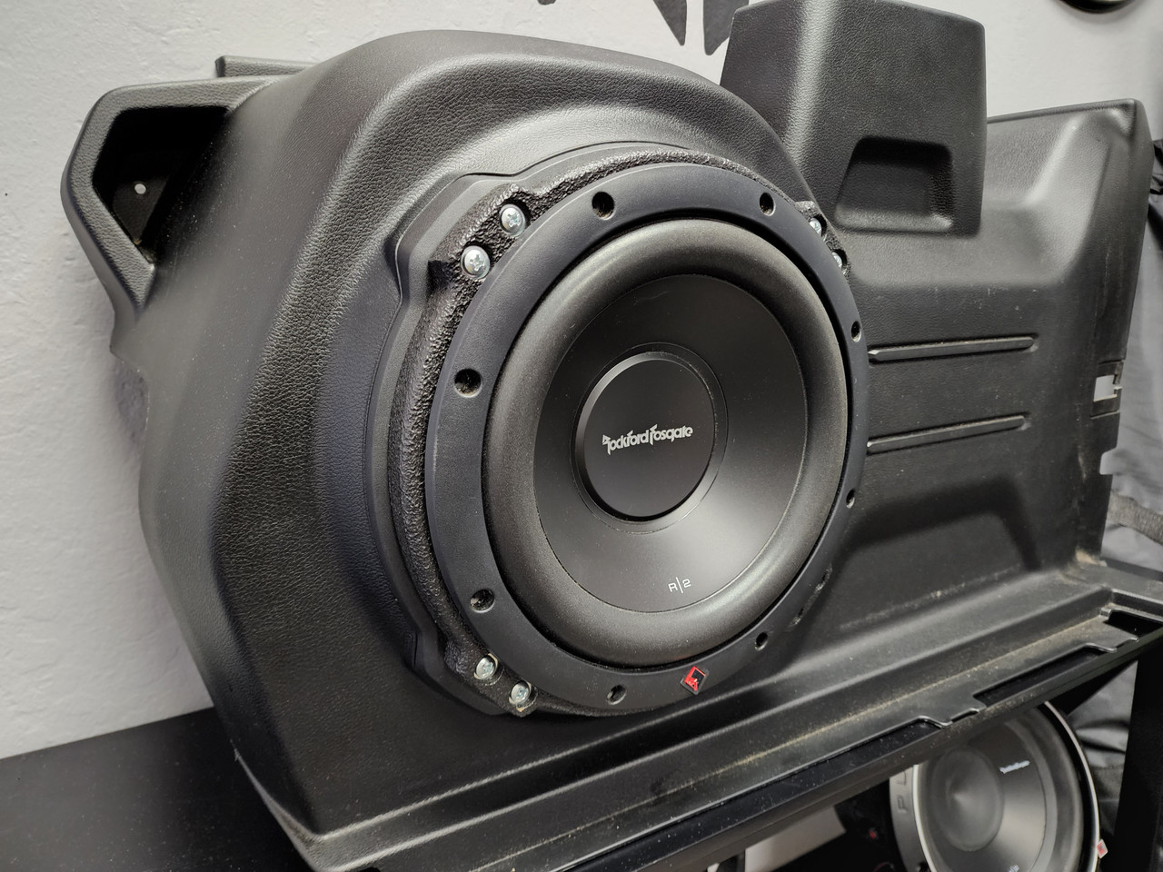 Jeep Wrangler JLU Alpine 10" Subwoofer Ring Adapter, Subwoofer And Amplifier Combo