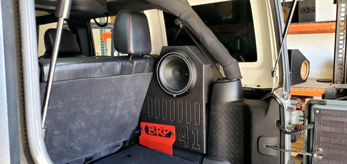 2007-2018 (Passenger Side) Jeep Wrangler JKU 10" Sealed Rhino Coated Subwoofer Box, 500 Watt Rockford Fosgate 10" subwoofer and Amplifier combo.