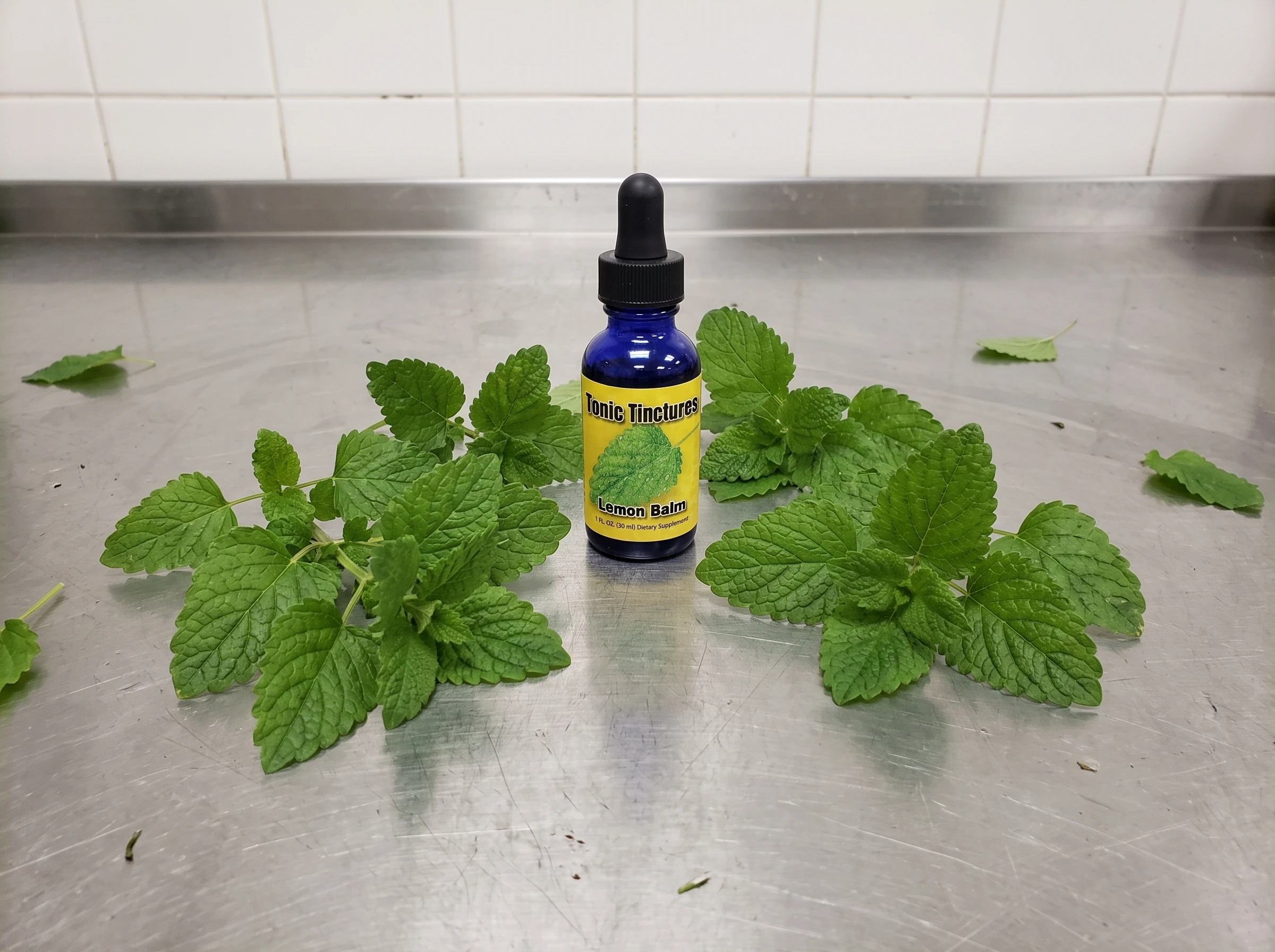 Lemon Balm formulation with raw ingredients